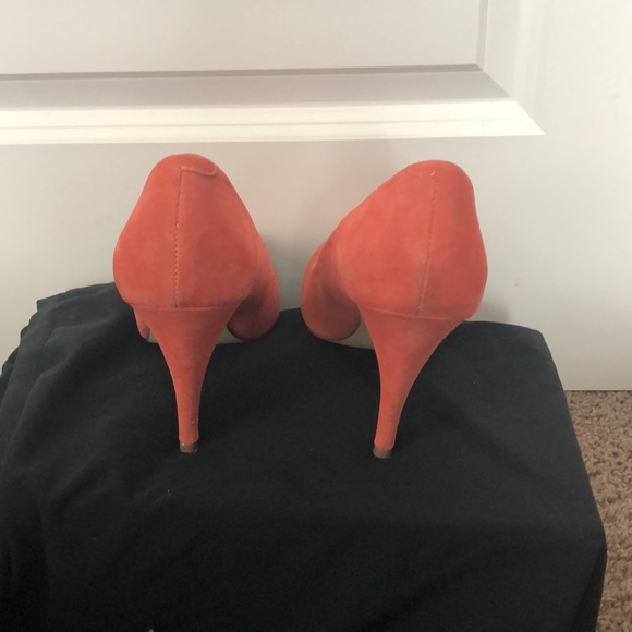 Steve Madden Orange suede pumps - Picture 3 of 3